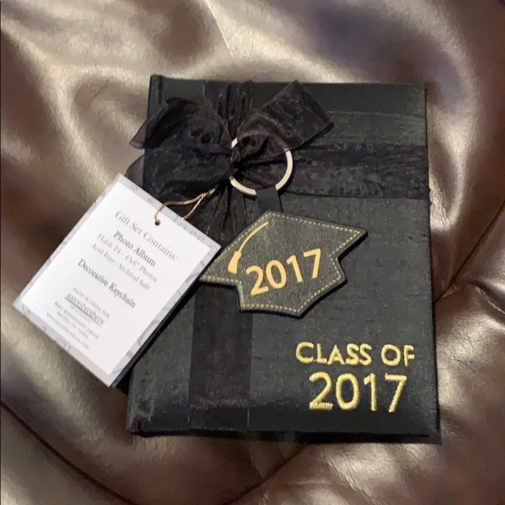 New Black photo Album holds 24 4x6 pictures